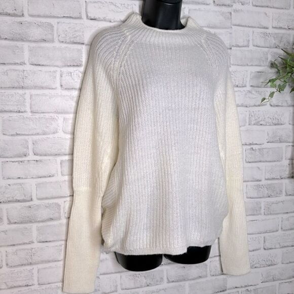 New! KAARI Blue Ivory Waffle Knit Sweater Size Medium - Picture 2 of 5